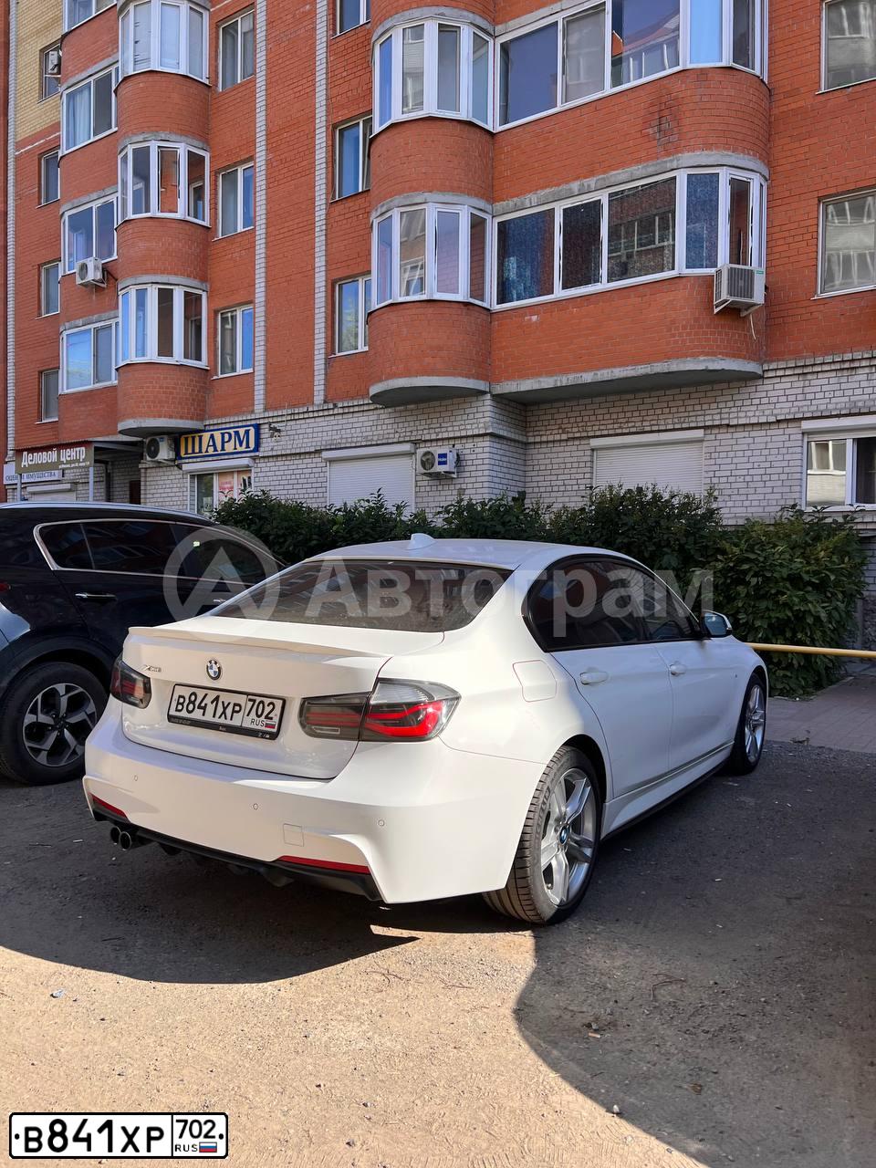 Фото автомобиля BMW SERIE 3, 2017 — госномер В841ХР702. Цвет: Белый