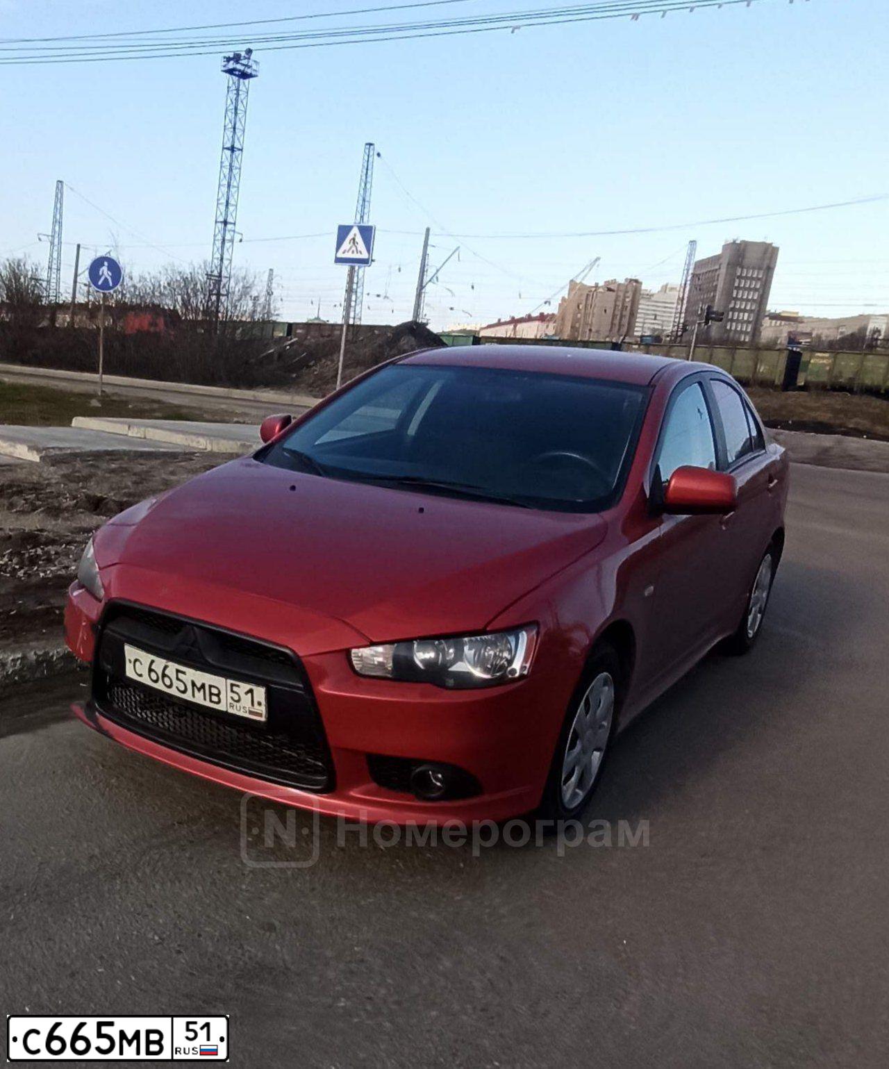 Фото автомобиля MITSUBISHI LANCER, 2011 — госномер С665МВ51. Цвет: КРАСНЫЙ