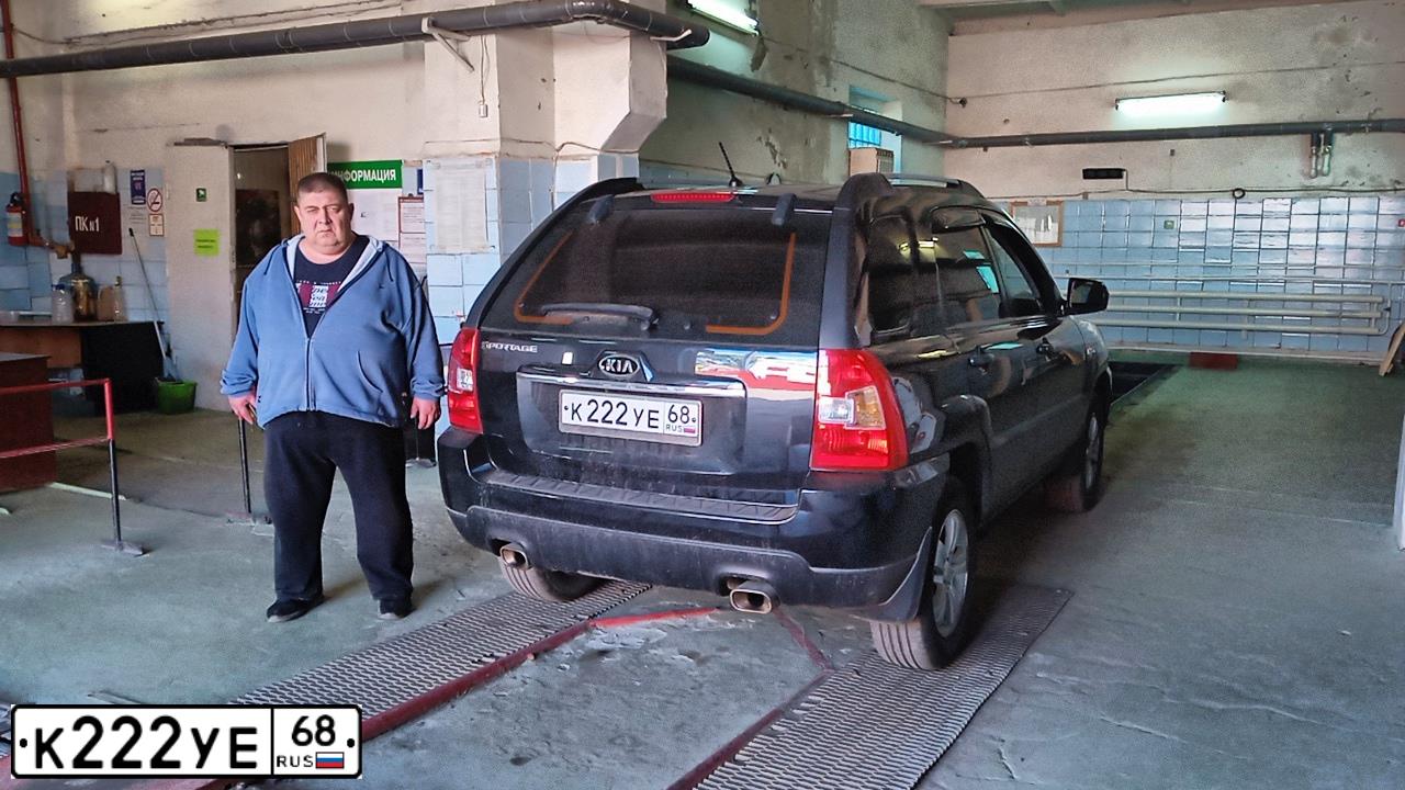 Фото автомобиля KIA SPORTAGE, 2009 — госномер К222УЕ68. Цвет: ЧЕРНЫЙ ПЕРЛАМУТР