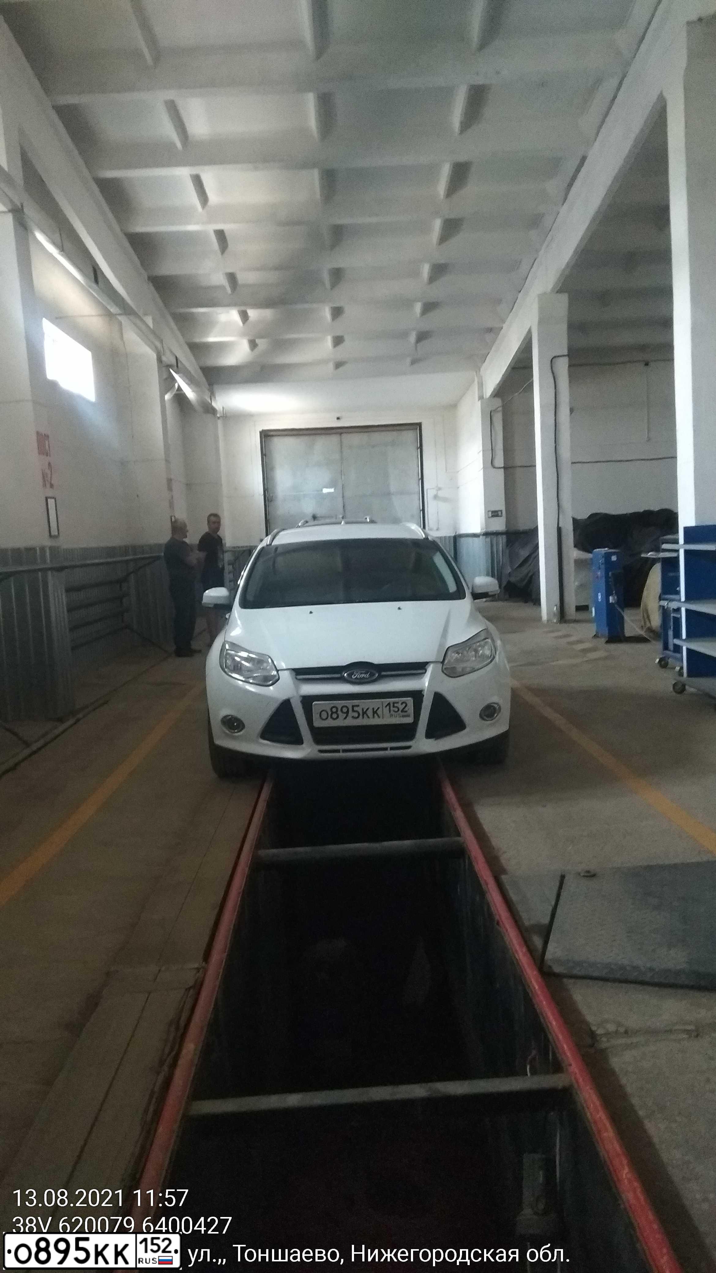 Фото автомобиля FORD D FOCUS, 2013 — госномер Х813ЕЕ152. Цвет: Белый