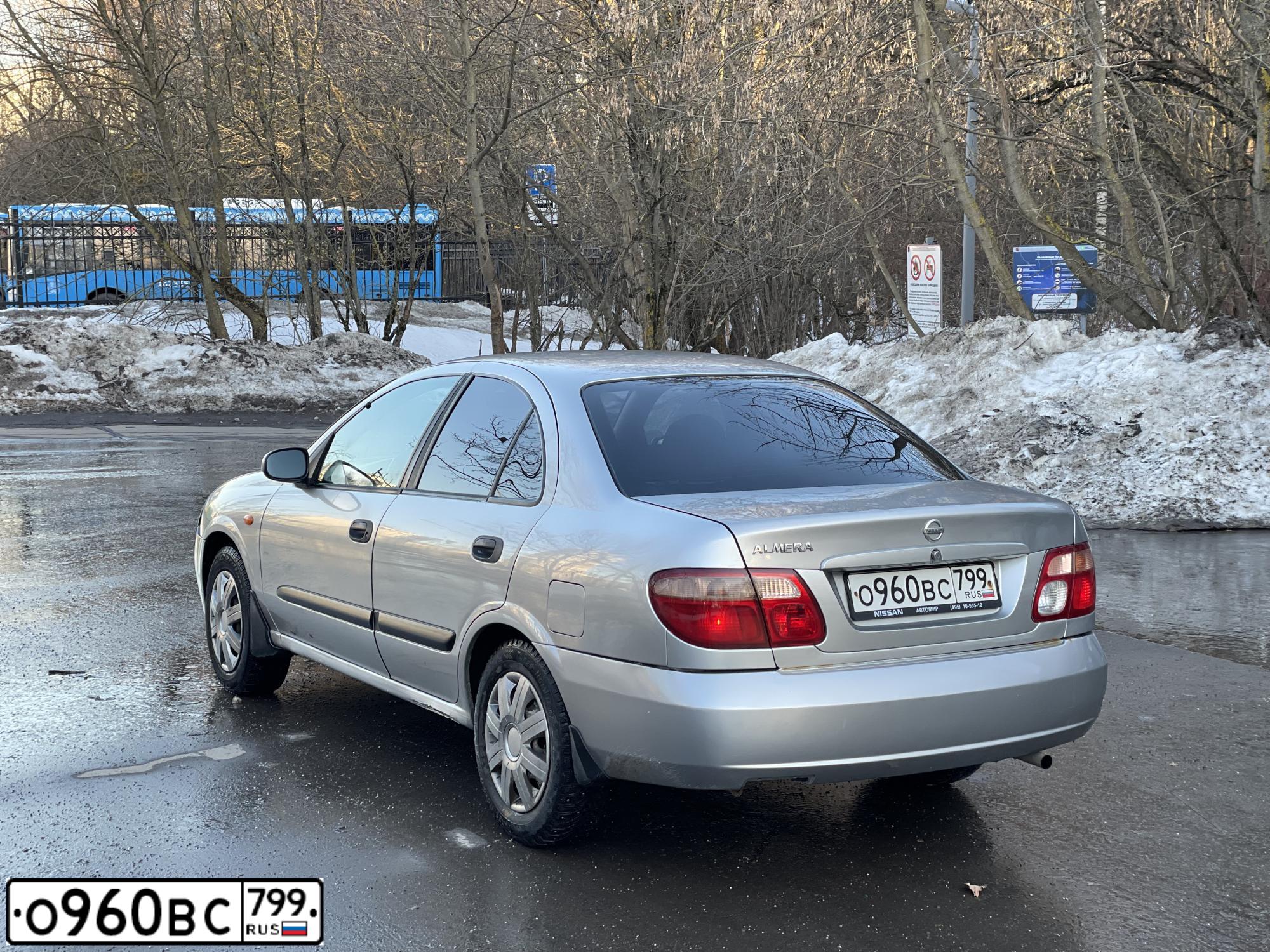 Фото автомобиля NISSAN ALMERA, 2004 — госномер О960ВС799. Цвет: Серый