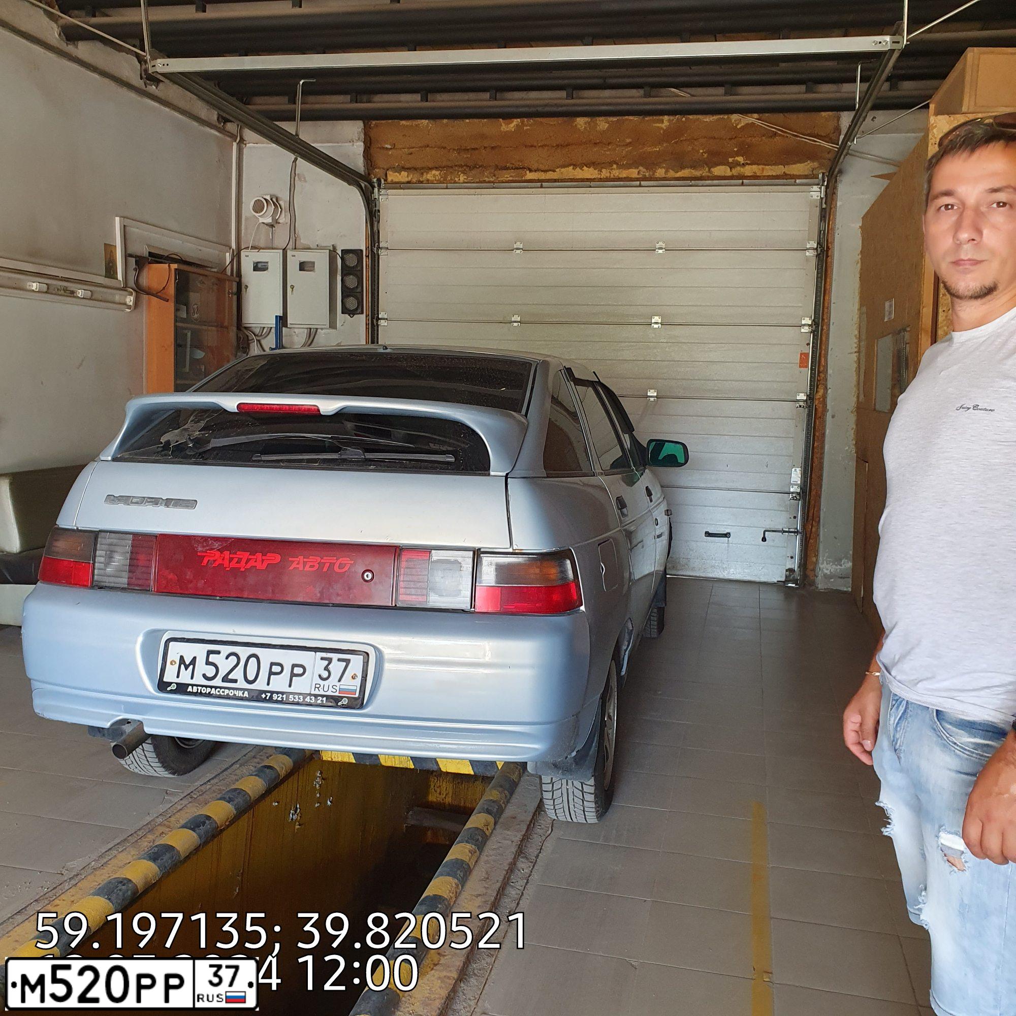 Фото автомобиля LADA 2112, 2007 — госномер М634МР35. Цвет: голубой