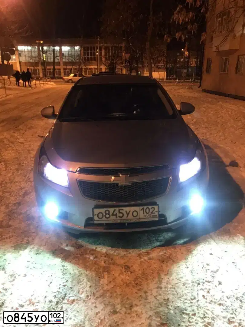 Фото автомобиля CHEVROLET CRUZE, 2011 — госномер М702АР702. Цвет: СВЕТЛО-СЕРЫЙ МЕТАЛЛИК