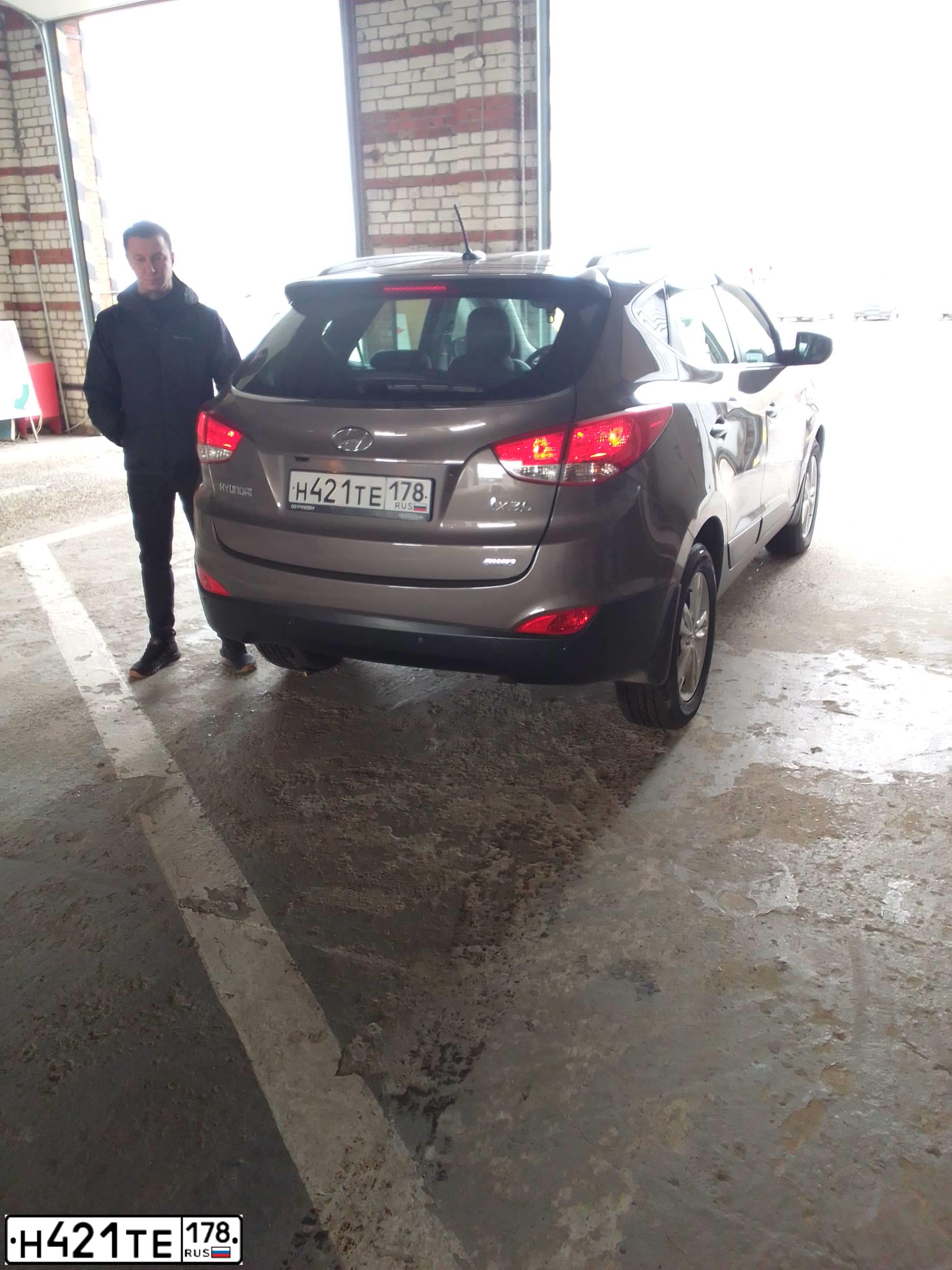 Фото автомобиля HYUNDAI IX35, 2012 — госномер Н994ЕХ126. Цвет: КОРИЧНЕВЫЙ