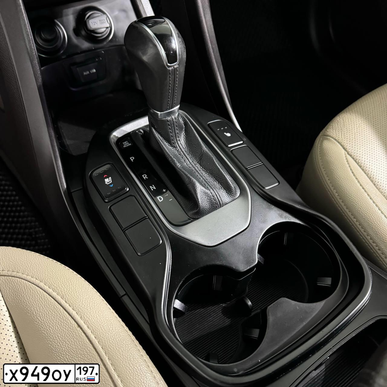Фото автомобиля HYUNDAI SANTA FE, 2013 — госномер К477ВВ82. Цвет: Коричневый