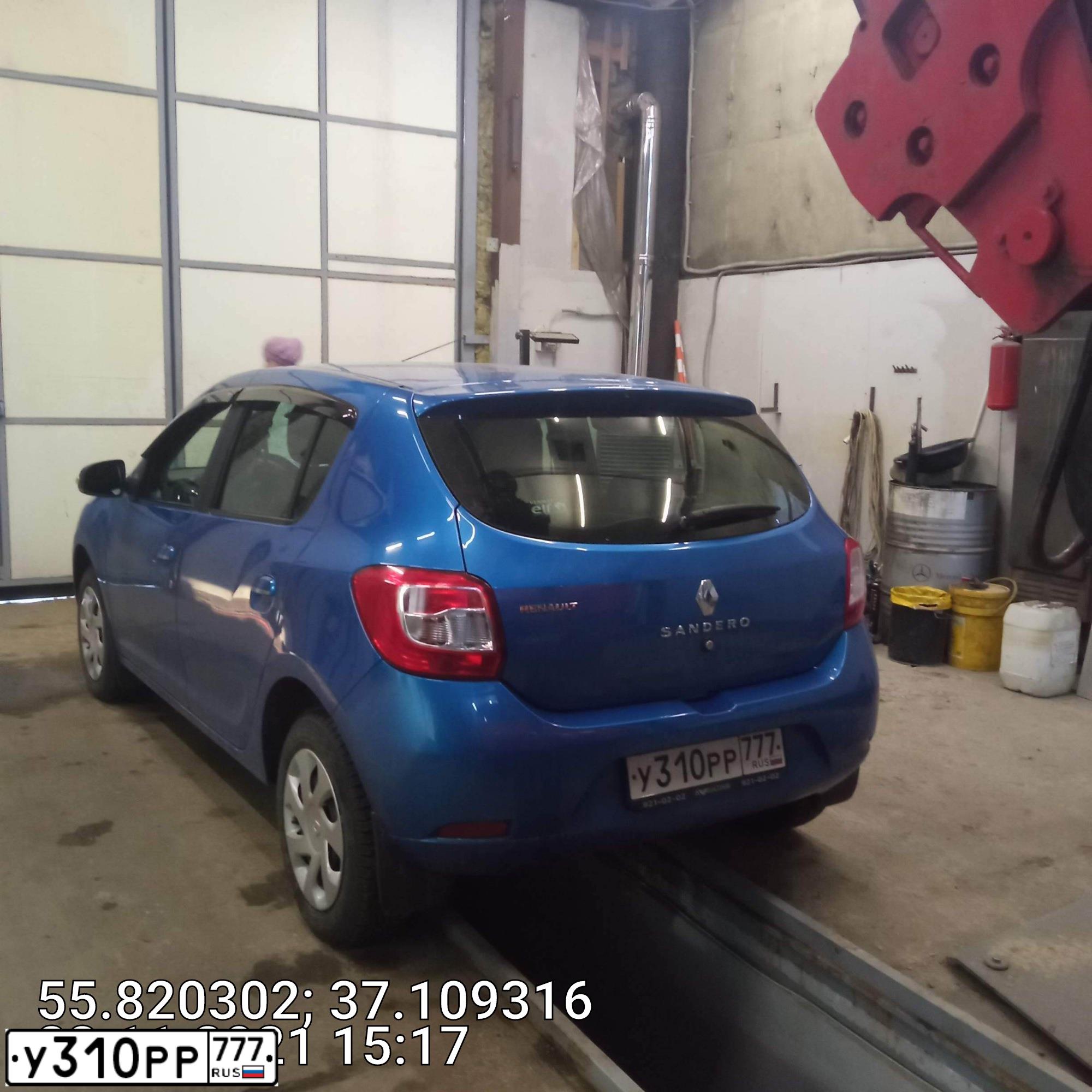 Фото автомобиля RENAULT SANDERO, 2015 — госномер У310РР777. Цвет: СВЕТЛО-СИНИЙ