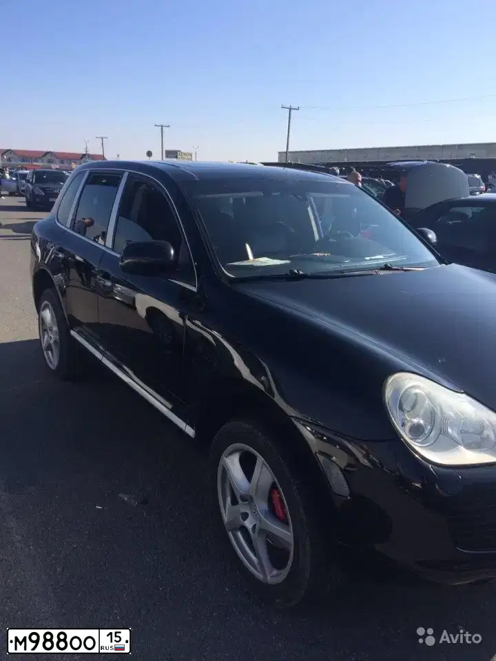Фото автомобиля PORSCHE CAYENNE, 2004 — госномер К009СР15. Цвет: ЧЕРНЫЙ