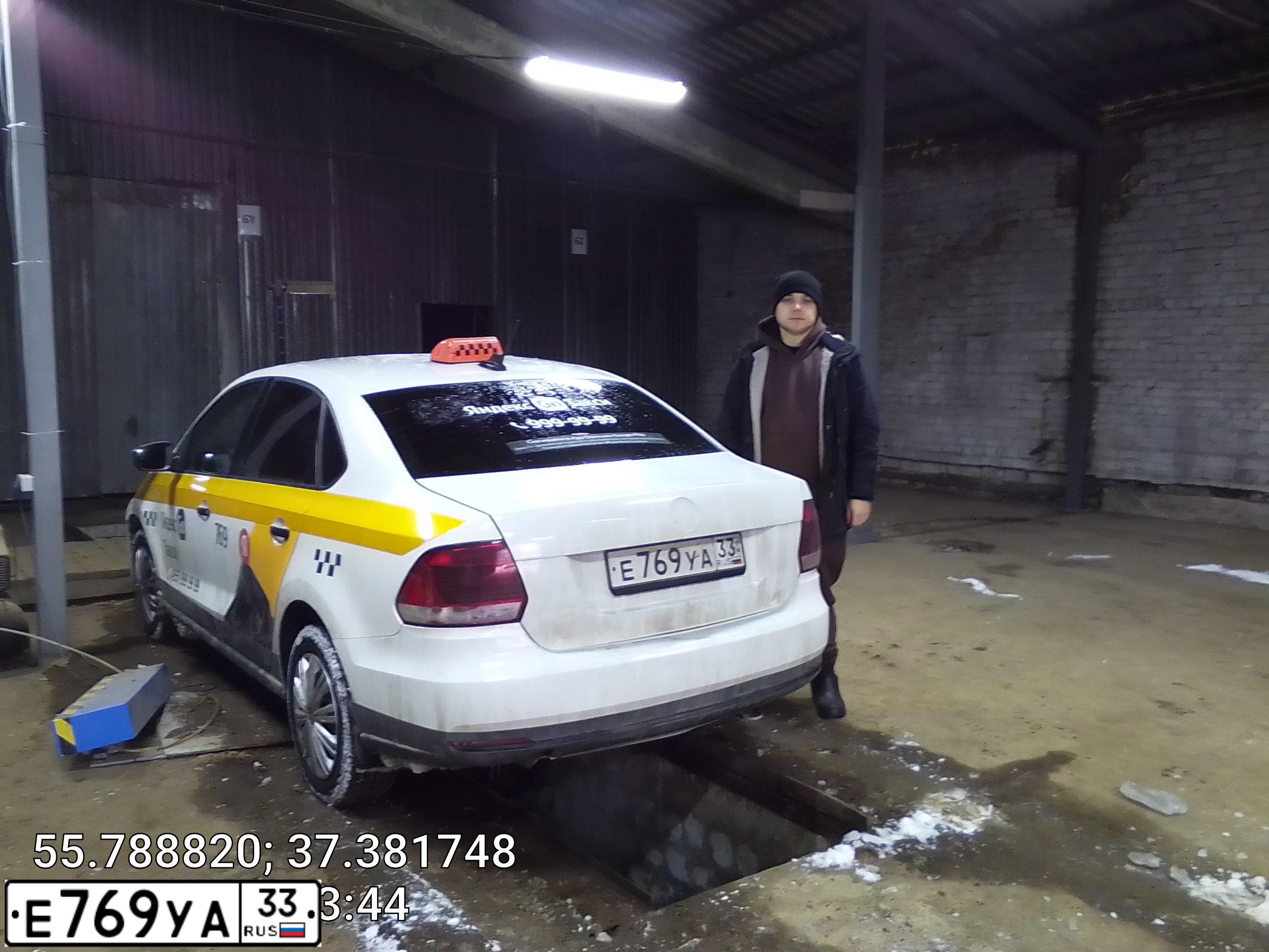 Фото автомобиля VOLKSWAGEN POLO, 2019 — госномер У191ЕР550. Цвет: Белый