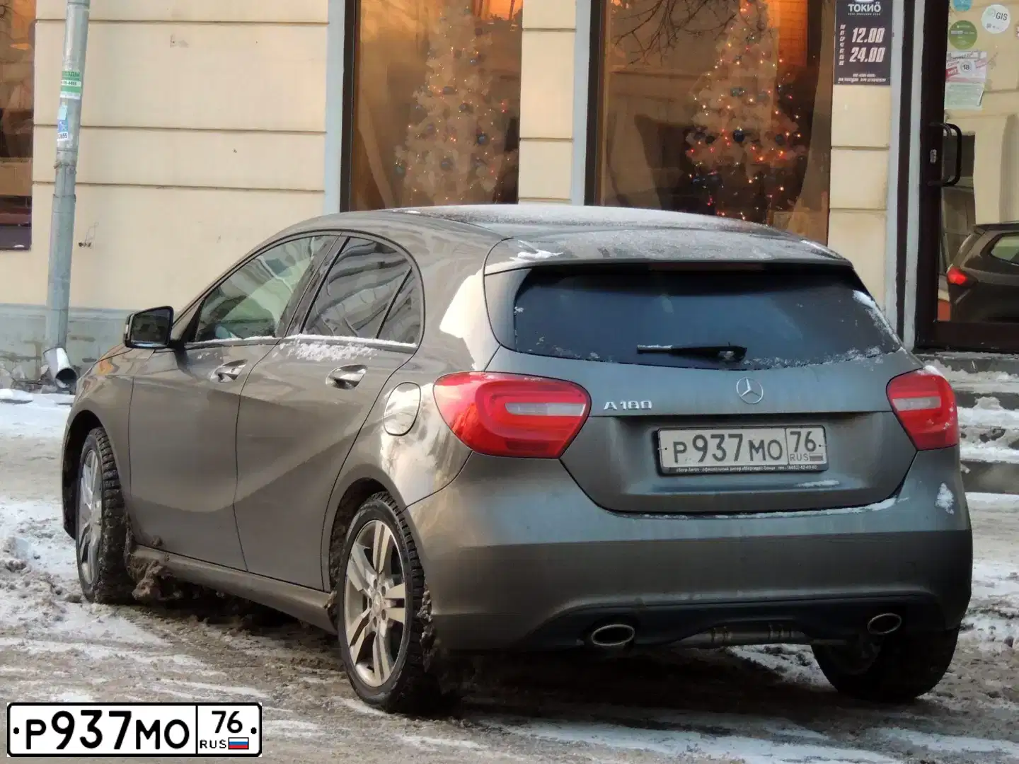 Фото автомобиля MERCEDES A-KLASSE, 2015 — госномер Р937МО76. Цвет: Серый