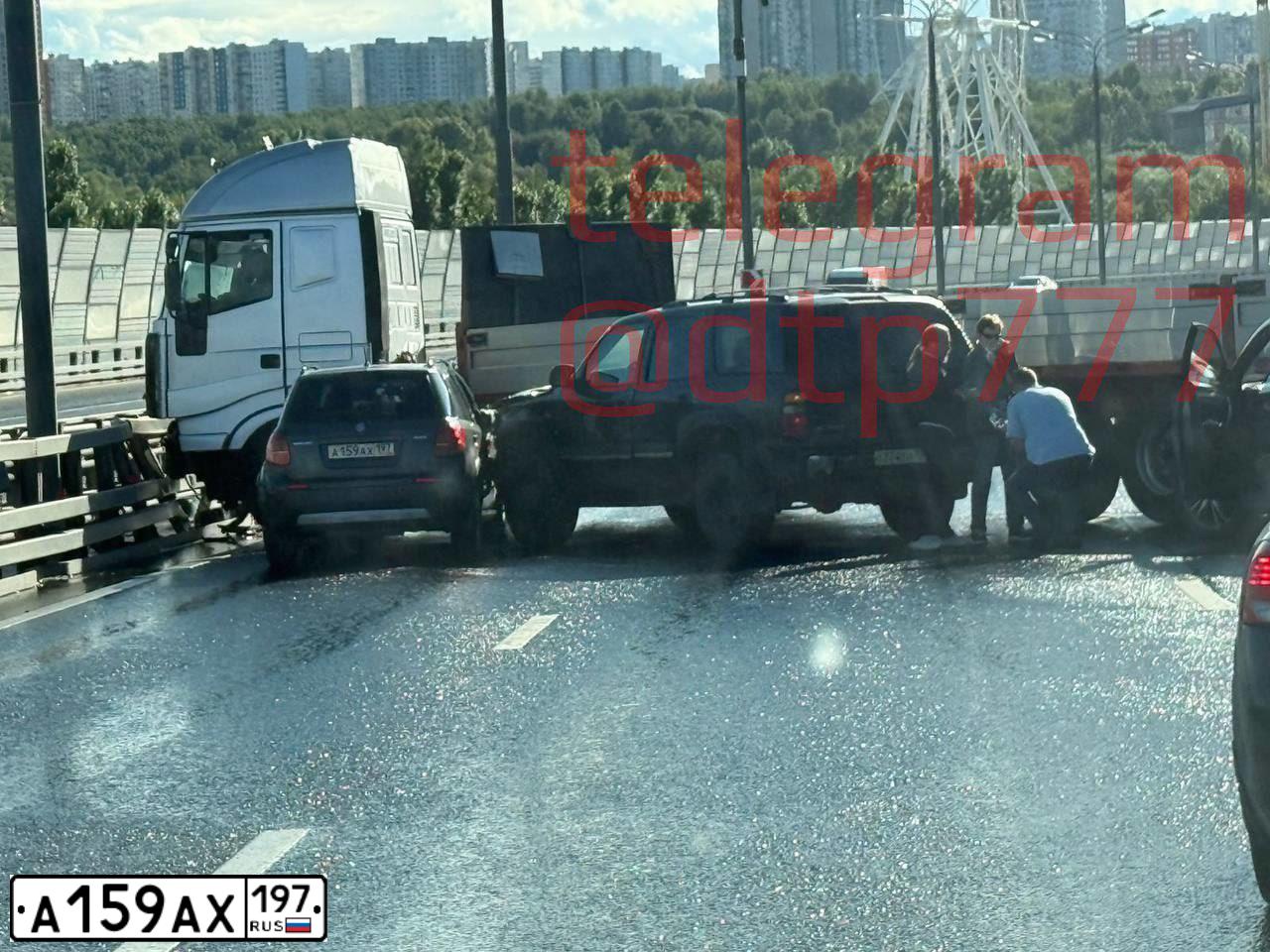 Фото автомобиля SUZUKI SX 4, 2010 — госномер А159АХ197. Цвет: СЕРЫЙ