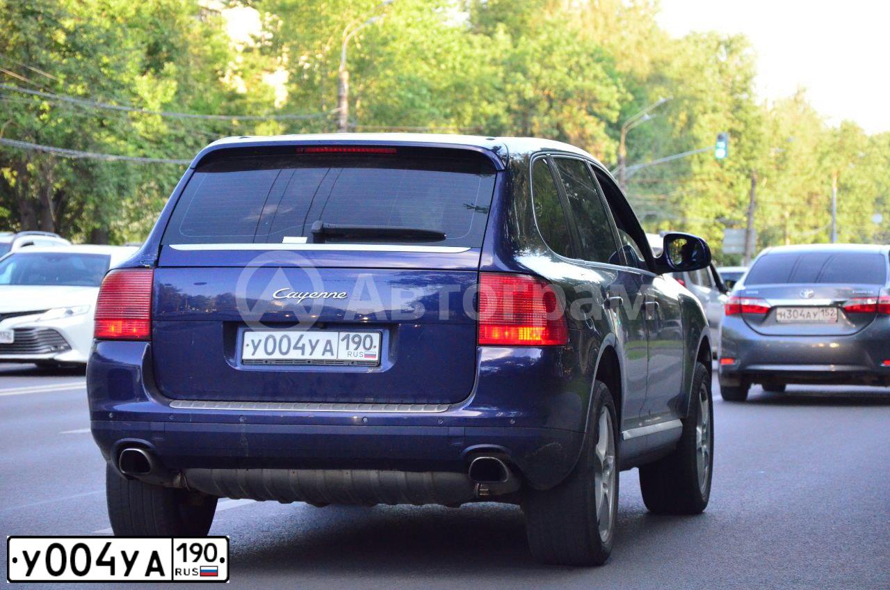Фото автомобиля SKODA OCTAVIA, 2013 — госномер У004УА190. Цвет: СЕРЫЙ