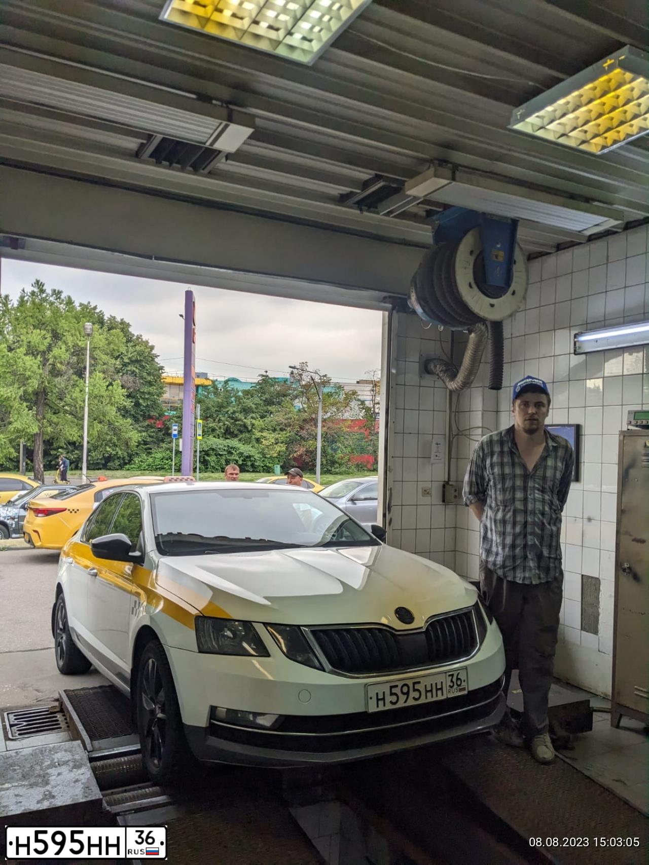 Фото автомобиля TOYOTA CAMRY, 2007 — госномер М040МХ67. Цвет: Красный