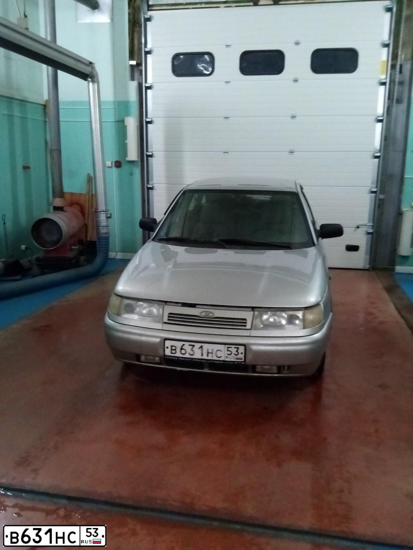 Фото автомобиля LADA 2112, 2008 — госномер В631НС53. Цвет: БЕЛЫЙ
