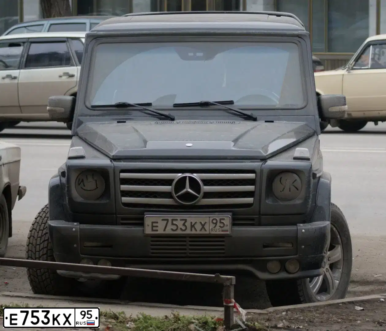 Фото автомобиля MERCEDES G-KLASSE, 1999 — госномер Е753КХ95. Цвет: ЧЕРНЫЙ