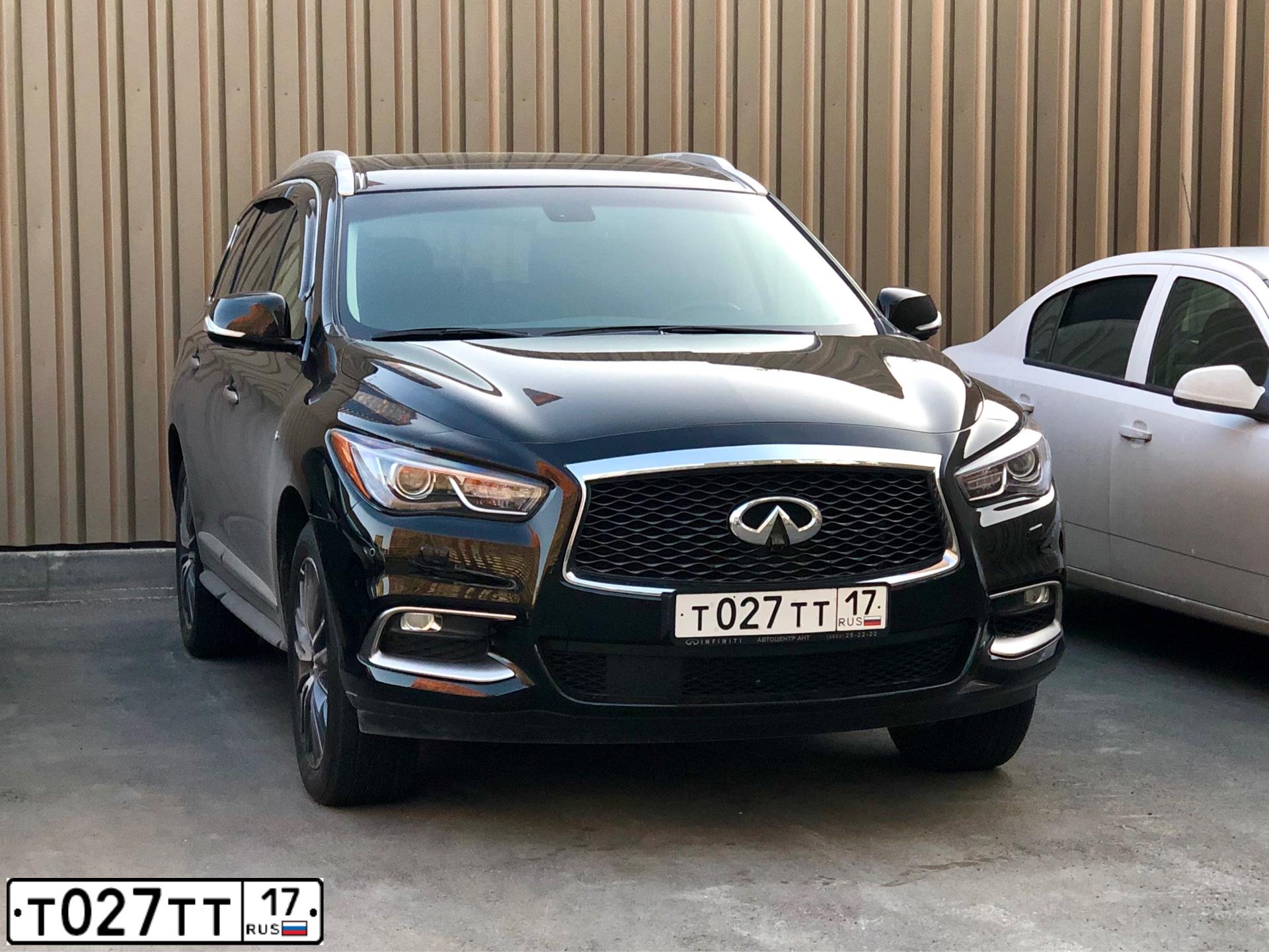Фото автомобиля INFINITI QX60 /JX/, 2018 — госномер В393ВО17. Цвет: ЧЕРНЫЙ
