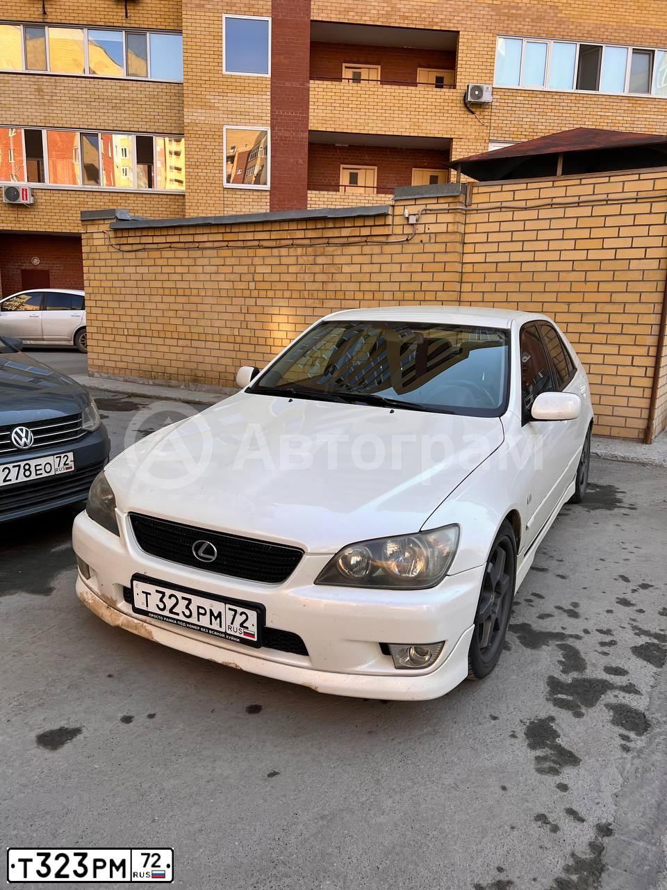 Фото автомобиля LEXUS IS, 1999 — госномер Т323РМ72. Цвет: БЕЛЫЙ
