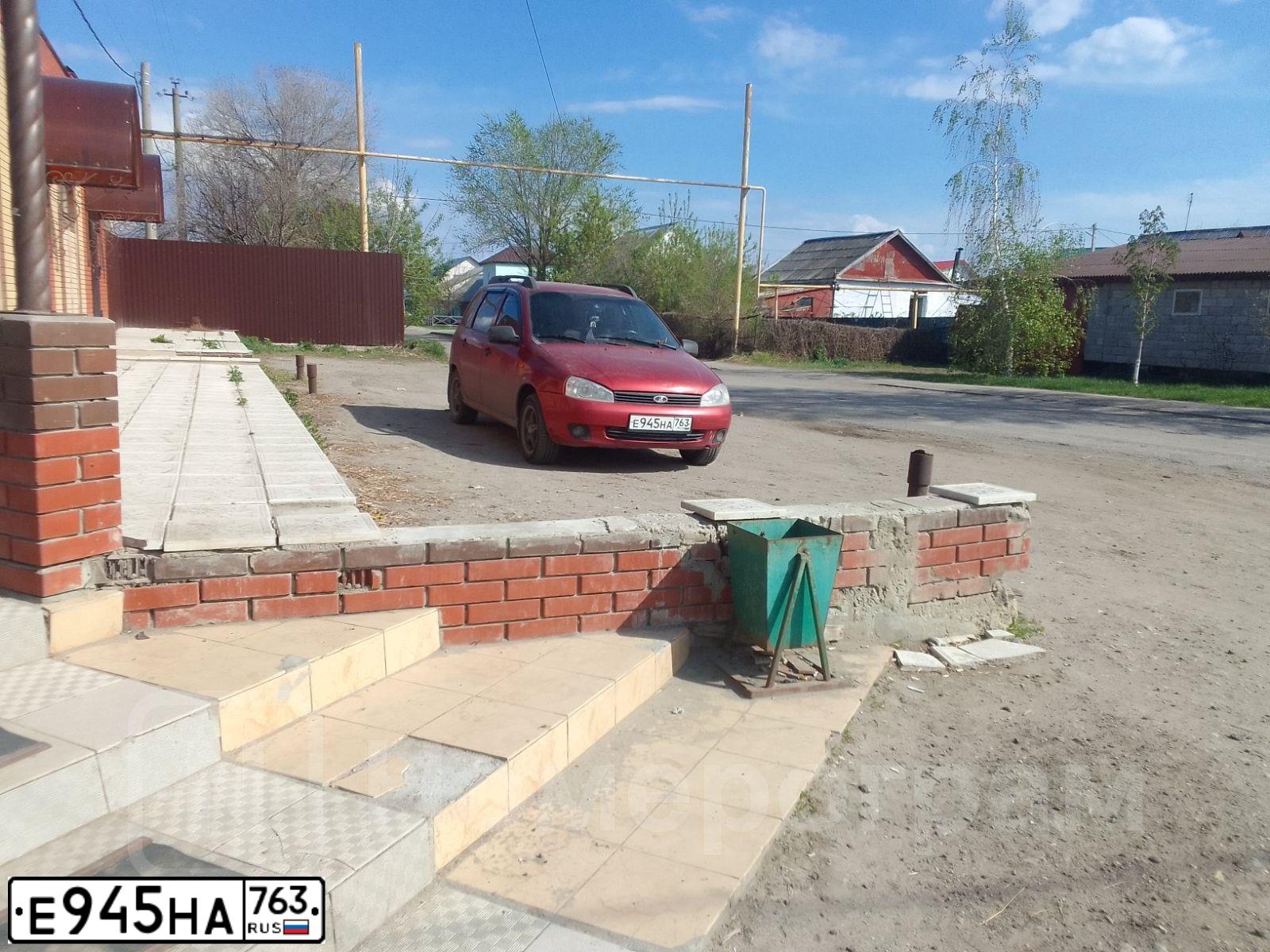 Фото автомобиля LADA 1117 KALINA, 2010 — госномер Е945НА763. Цвет: СЕРЕБРИСТО-КРАСНЫЙ