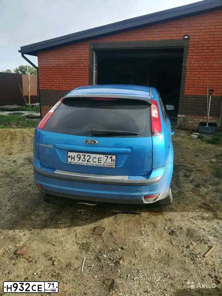 Фото автомобиля FORD FOCUS, 2006 — госномер М525РР28. Цвет: голубой