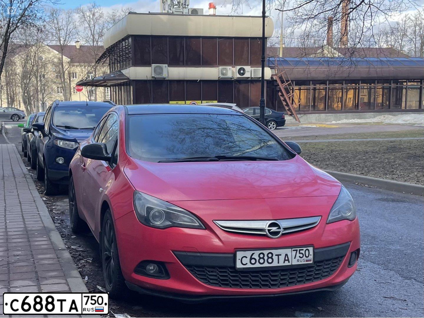 Фото автомобиля OPEL ASTRA, 2014 — госномер О807ЕС75. Цвет: Красный
