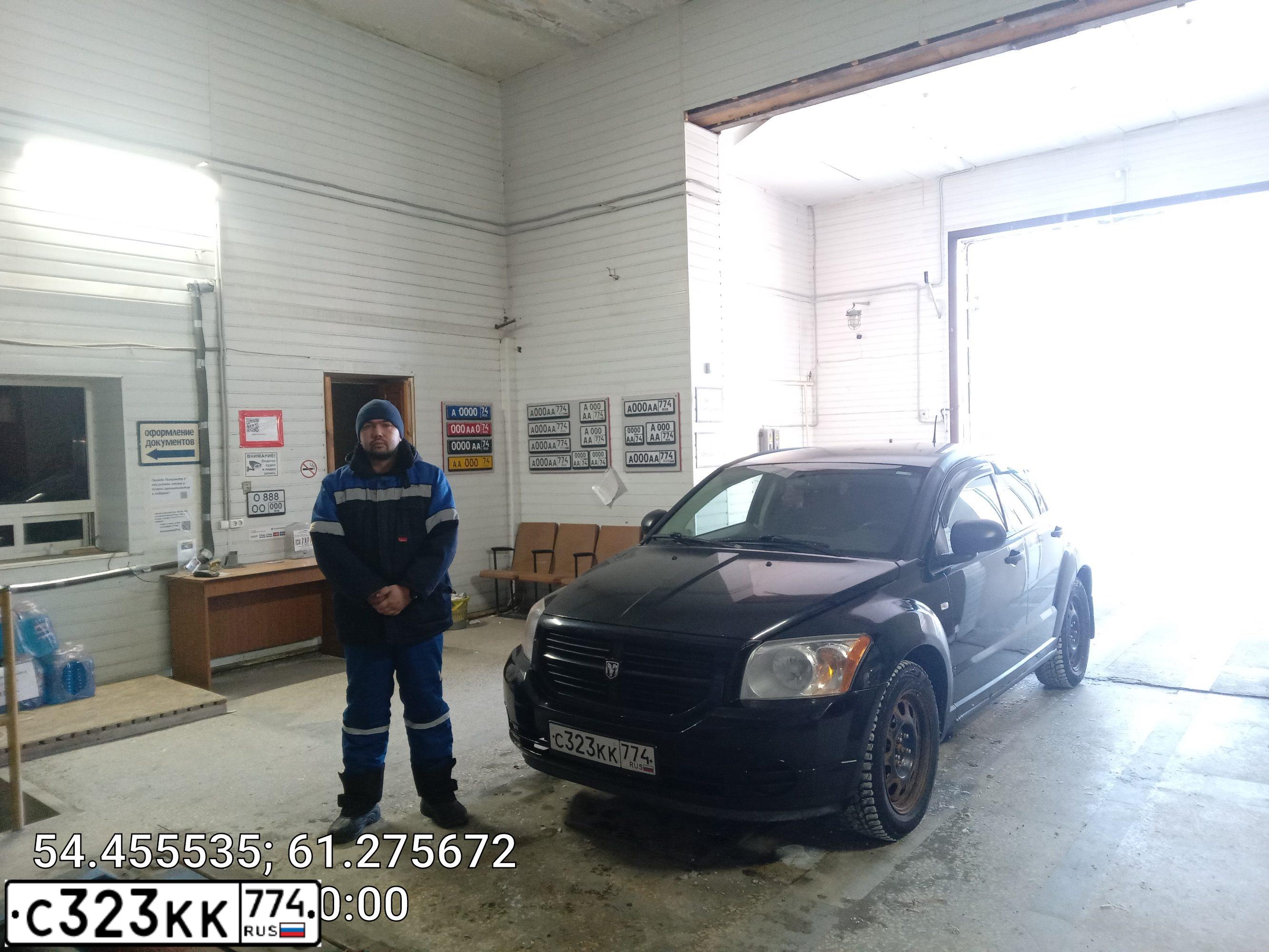 Фото автомобиля DODGE CALIBER, 2007 — госномер С323КК774. Цвет: ЧЕРНЫЙ