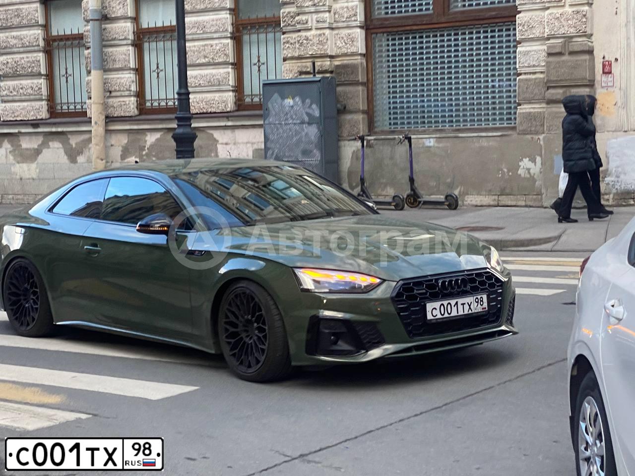 Фото автомобиля BMW X5M, 2014 — госномер С001ТХ98. Цвет: ТЕМНО-СИНИЙ