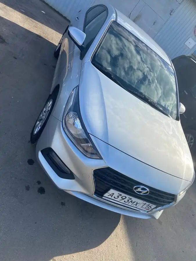 Фото автомобиля HYUNDAI SOLARIS, 2017 — госномер С434УН33. Цвет: СЕРЕБРИСТЫЙ