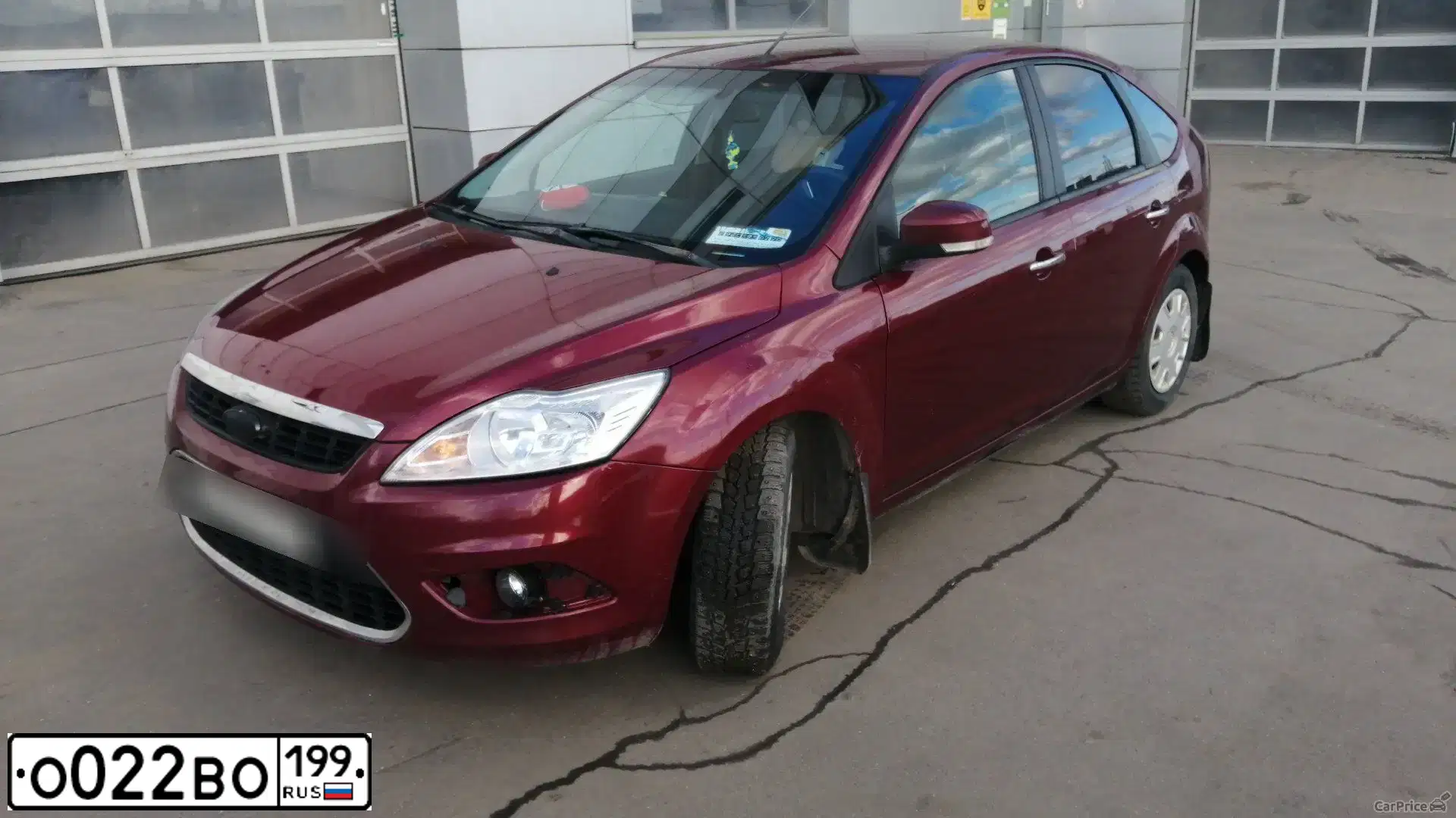 Фото автомобиля FORD FOCUS, 2008 — госномер О022ВО199. Цвет: ВИШНЕВЫЙ