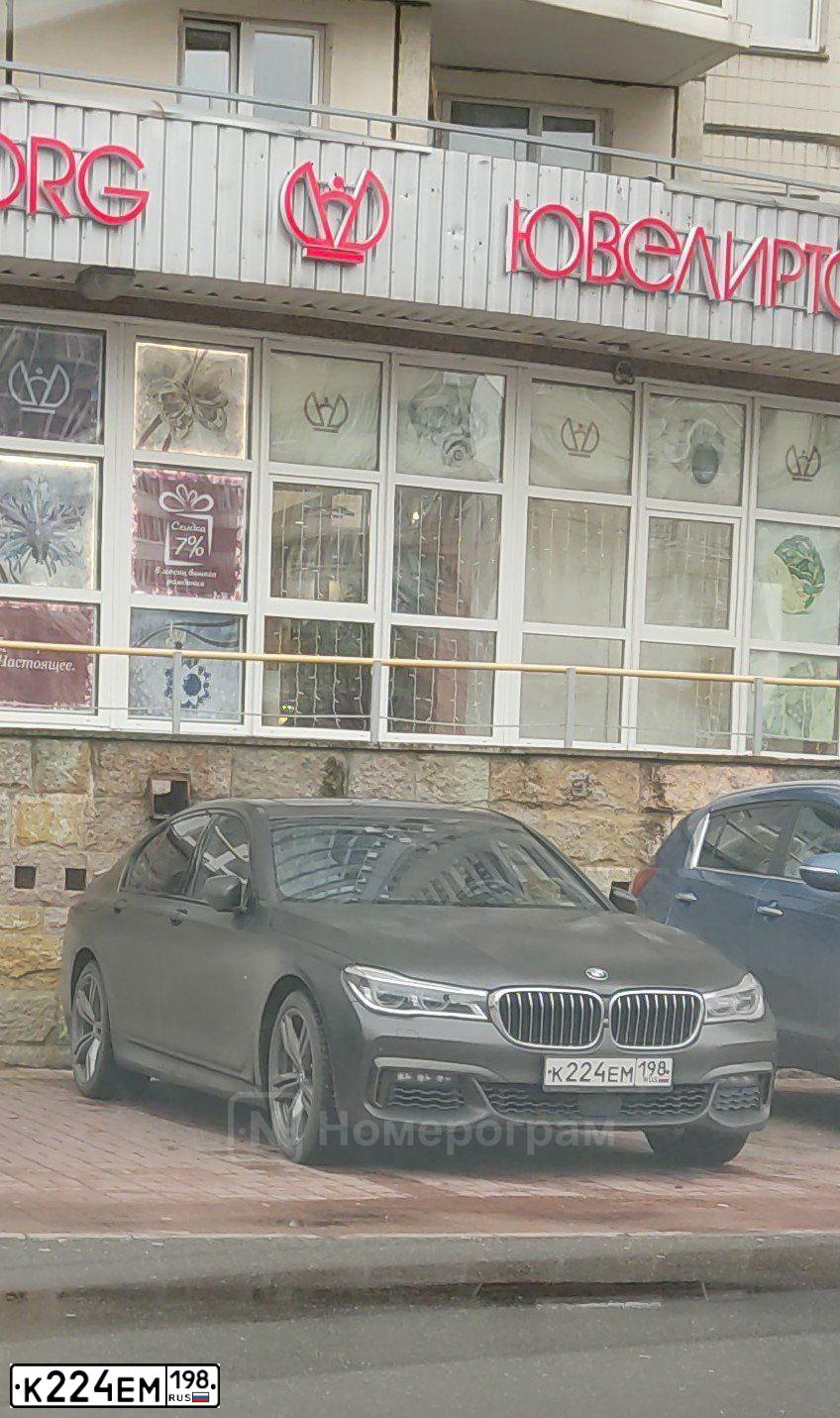 Фото автомобиля BMW SERIE 7, 2016 — госномер К224ЕМ198. Цвет: ТЕМНО-КОРИЧНЕВЫЙ