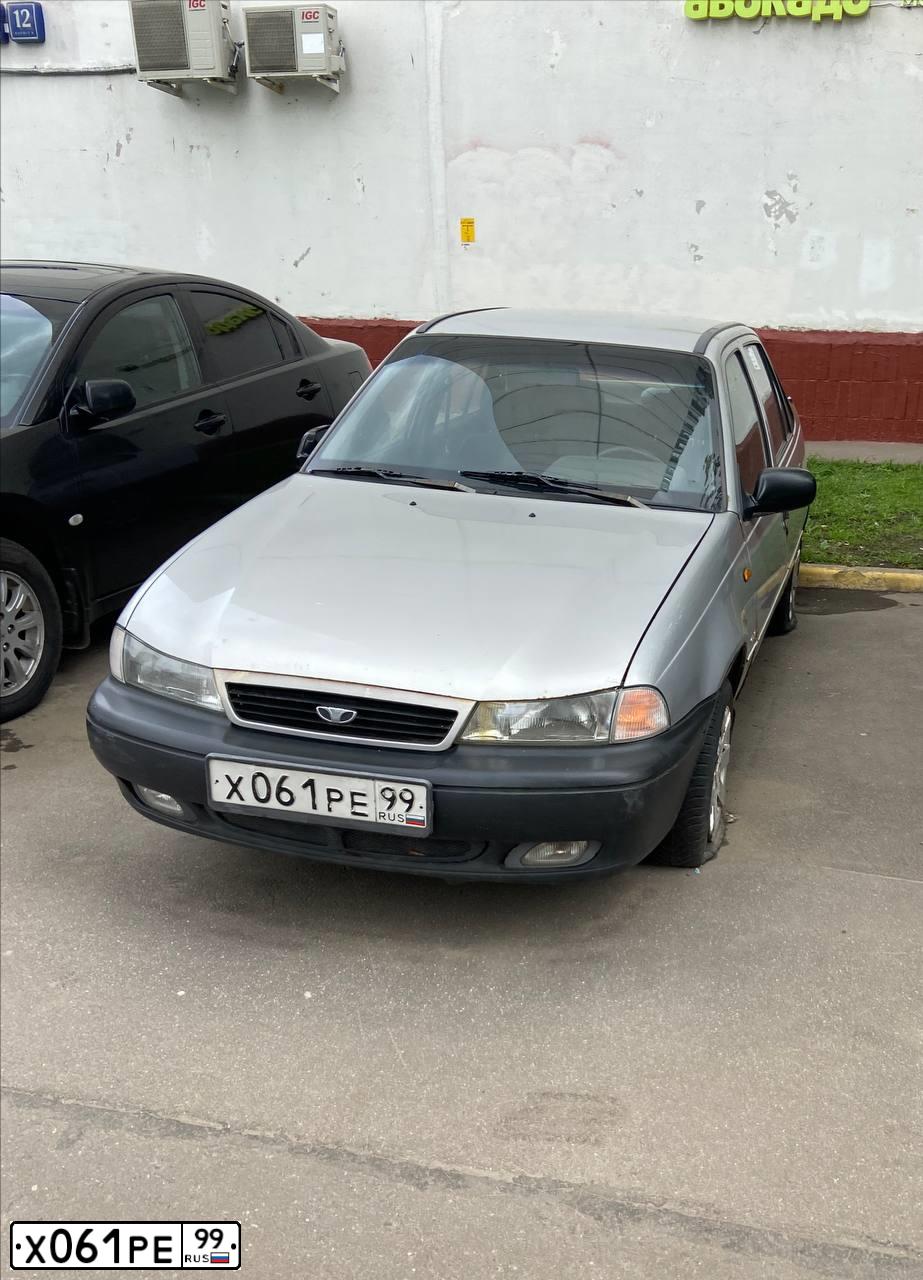 Фото автомобиля DAEWOO NEXIA, 2000 — госномер Х061РЕ99. Цвет: БЕЛЫЙ