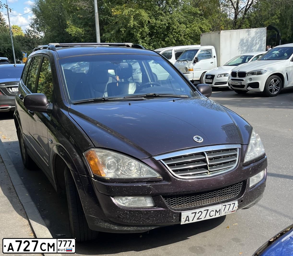 Фото автомобиля SSANGYONG KYRON, 2010 — госномер Н547СН797. Цвет: БОРДОВЫЙ