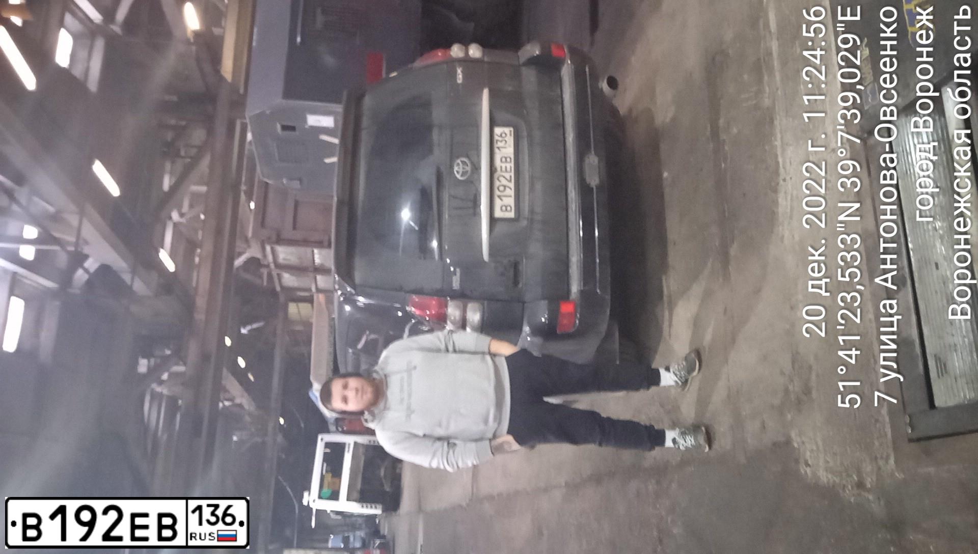 Фото автомобиля TOYOTA LAND CRUISER 150, 2008 — госномер М110НН136. Цвет: ЧЕРНЫЙ
