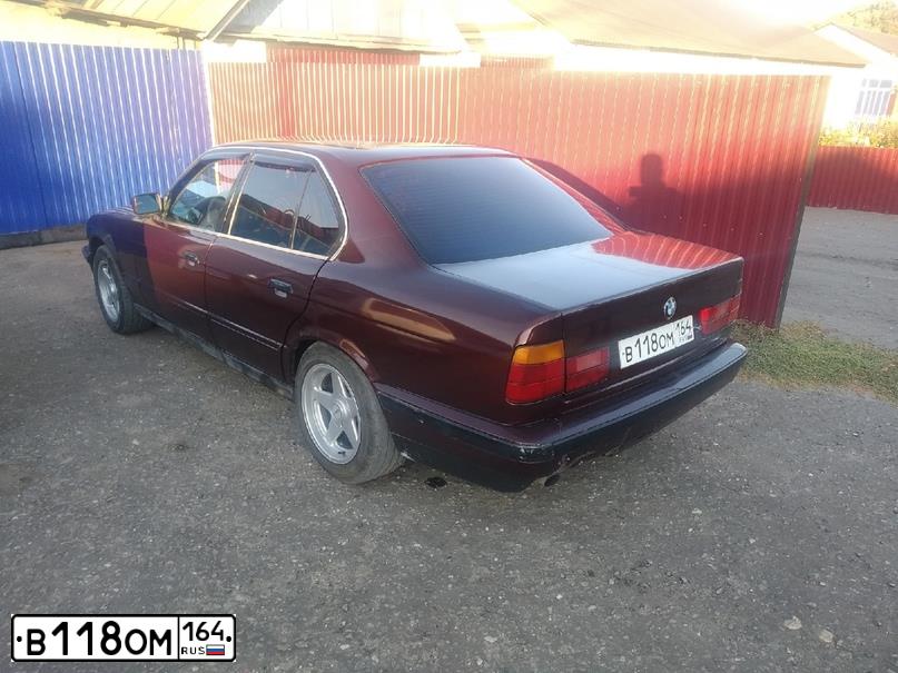 Фото автомобиля BMW SERIE 5, 1991 — госномер В118ОМ164. Цвет: ТЕМНО-КРАСНЫЙ