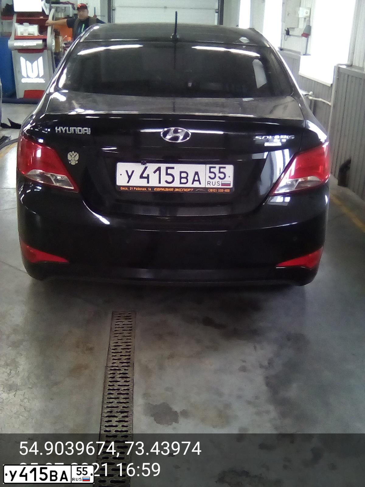 Фото автомобиля HYUNDAI SOLARIS, 2014 — госномер У415ВА55. Цвет: ЧЕРНЫЙ