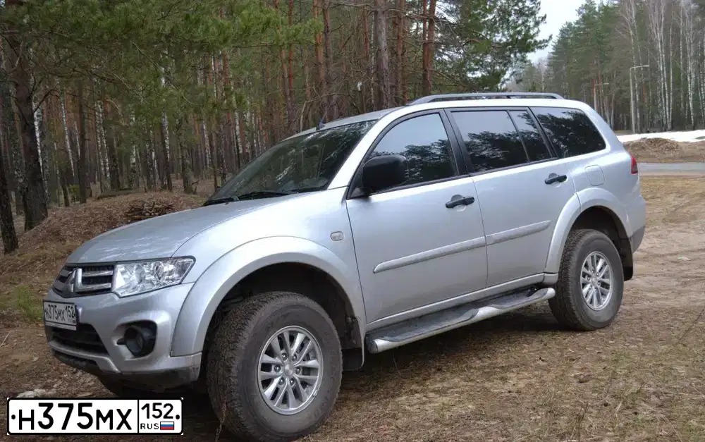 Фото автомобиля MITSUBISHI PAJERO SPORT, 2014 — госномер Н375МХ152. Цвет: Серебристый