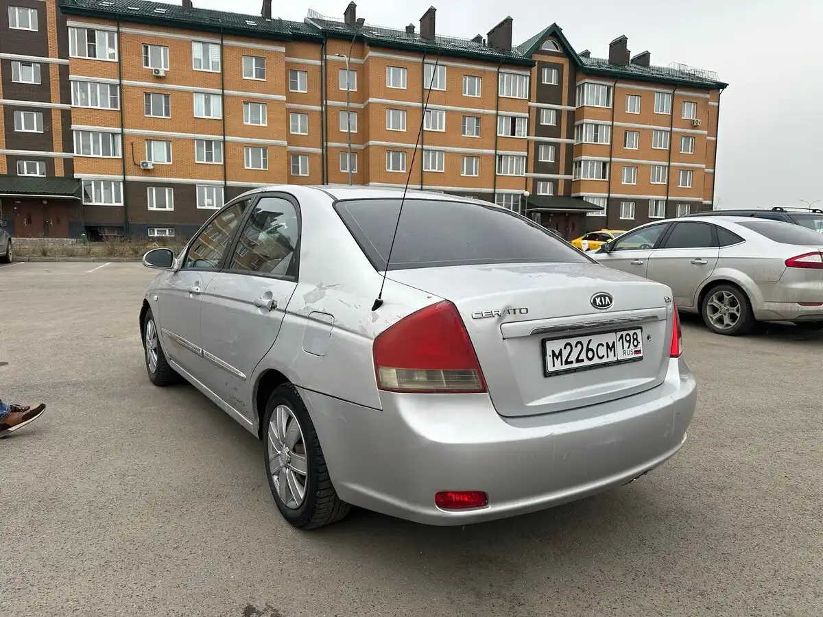 Фото автомобиля KIA CERATO, 2007 — госномер М226СМ198. Цвет: Серебристый