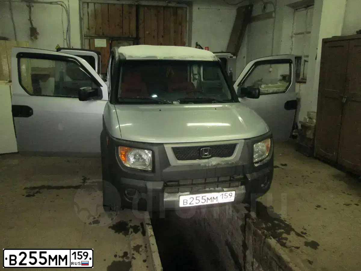 Фото автомобиля HONDA ELEMENT, 2003 — госномер Х190АК774. Цвет: Серебристый