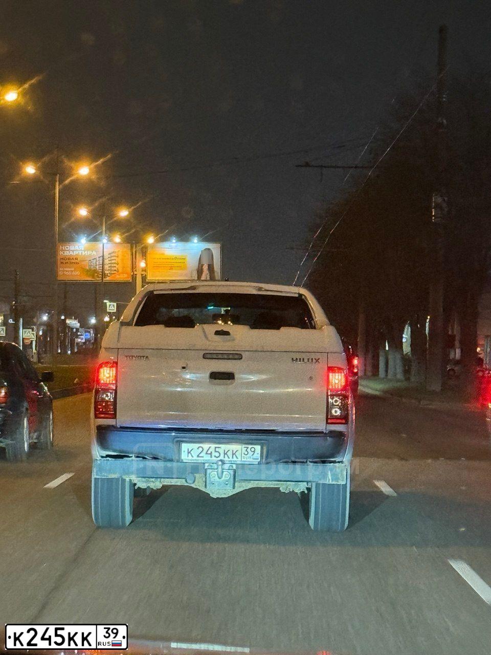 Фото автомобиля KIA SORENTO, 2004 — госномер Р628КС39. Цвет: СЕРЕБРИСТЫЙ