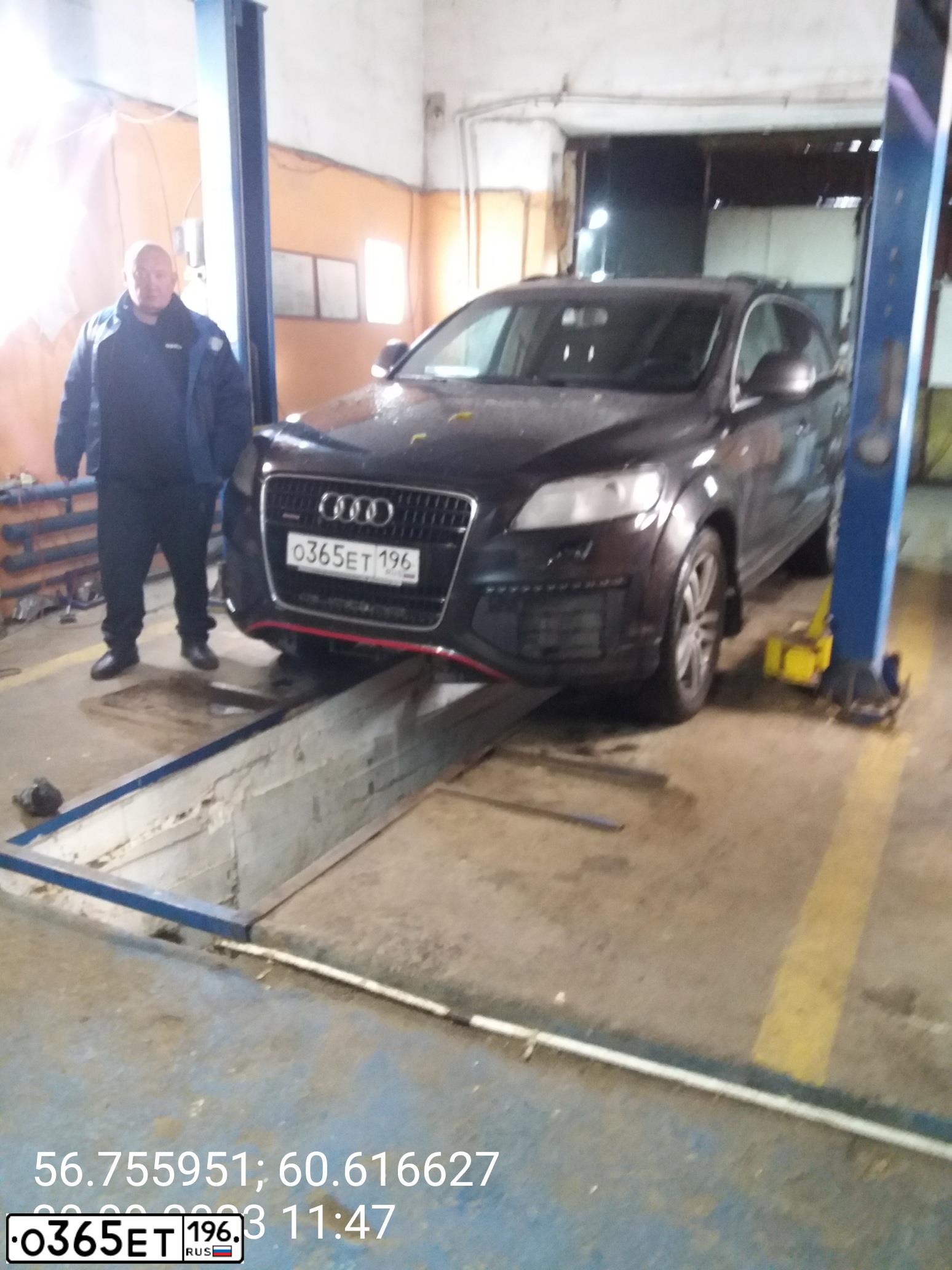 Фото автомобиля AUDI Q7, 2007 — госномер Т220КВ196. Цвет: ТЕМНО-СЕРЫЙ
