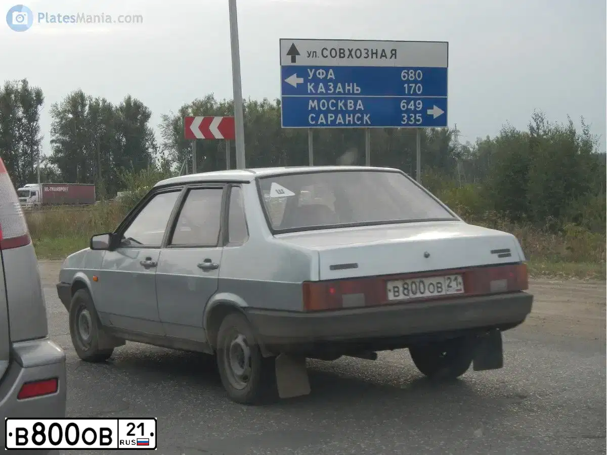 Фото автомобиля LADA 2109 SAMARA, 2001 — госномер В800ОВ21. Цвет: серебристо-голубой