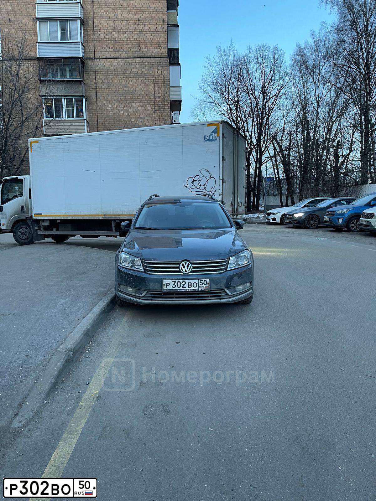 Фото автомобиля ЗАЗ 1102, 1990 — госномер Р302ВО50. Цвет: САЛАТОВЫЙ