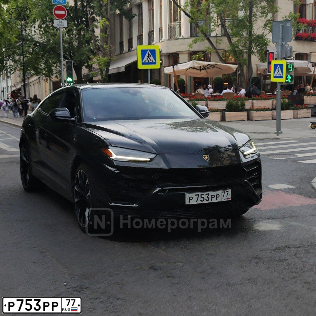 Фото автомобиля VOLKSWAGEN TIGUAN, 2009 — госномер Р753РР77. Цвет: КРАСНЫЙ
