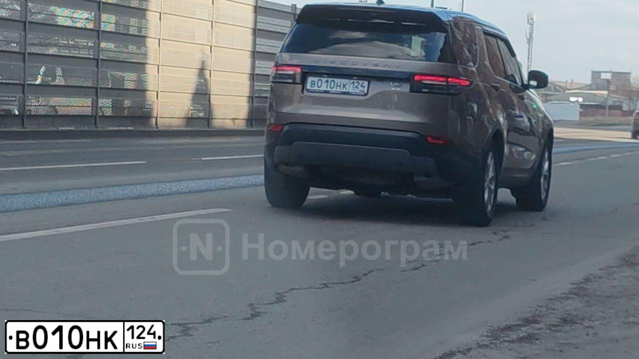 Фото автомобиля LANDROVER DISCOVERY, 2017 — госномер В010НК124. Цвет: СЕРО-КОРИЧНЕВЫЙ