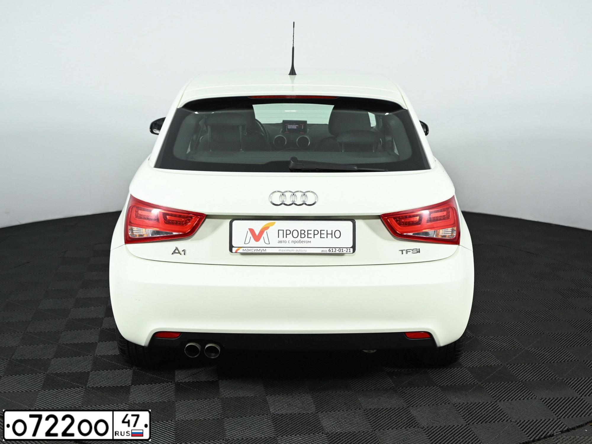 Фото автомобиля AUDI A1, 2013 — госномер М852ЕК198. Цвет: Белый