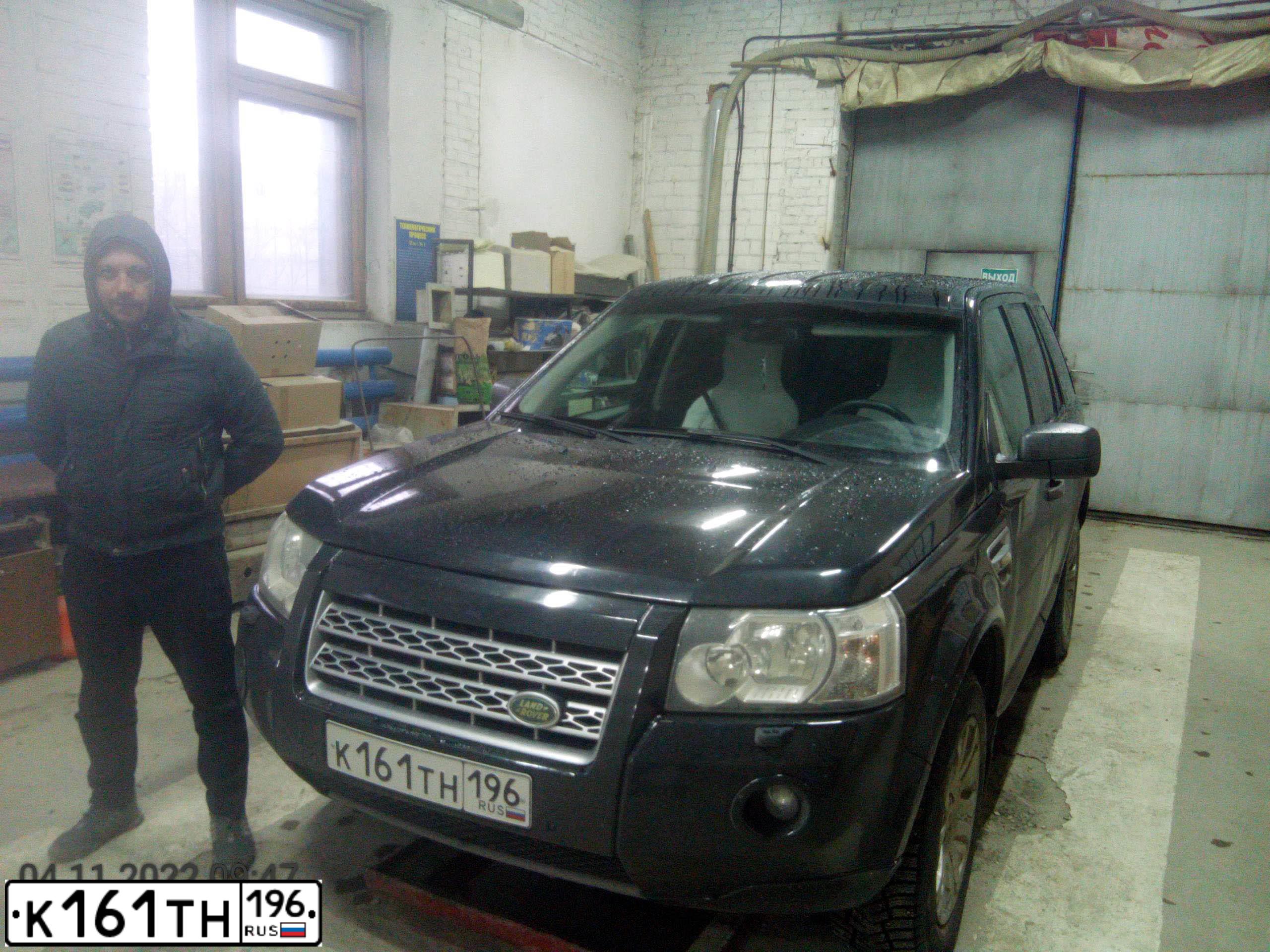 Фото автомобиля LANDROVER FREELANDER, 2008 — госномер Р888ОМ96. Цвет: ЧЕРНЫЙ