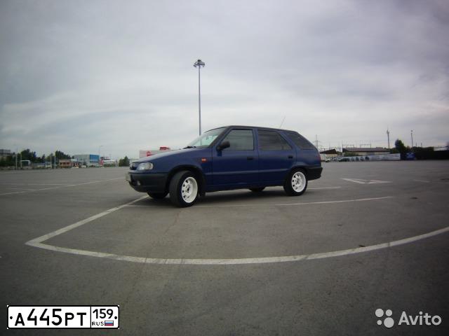 Фото автомобиля SKODA FELICIA, 1998 — госномер А445РТ159. Цвет: СИНИЙ