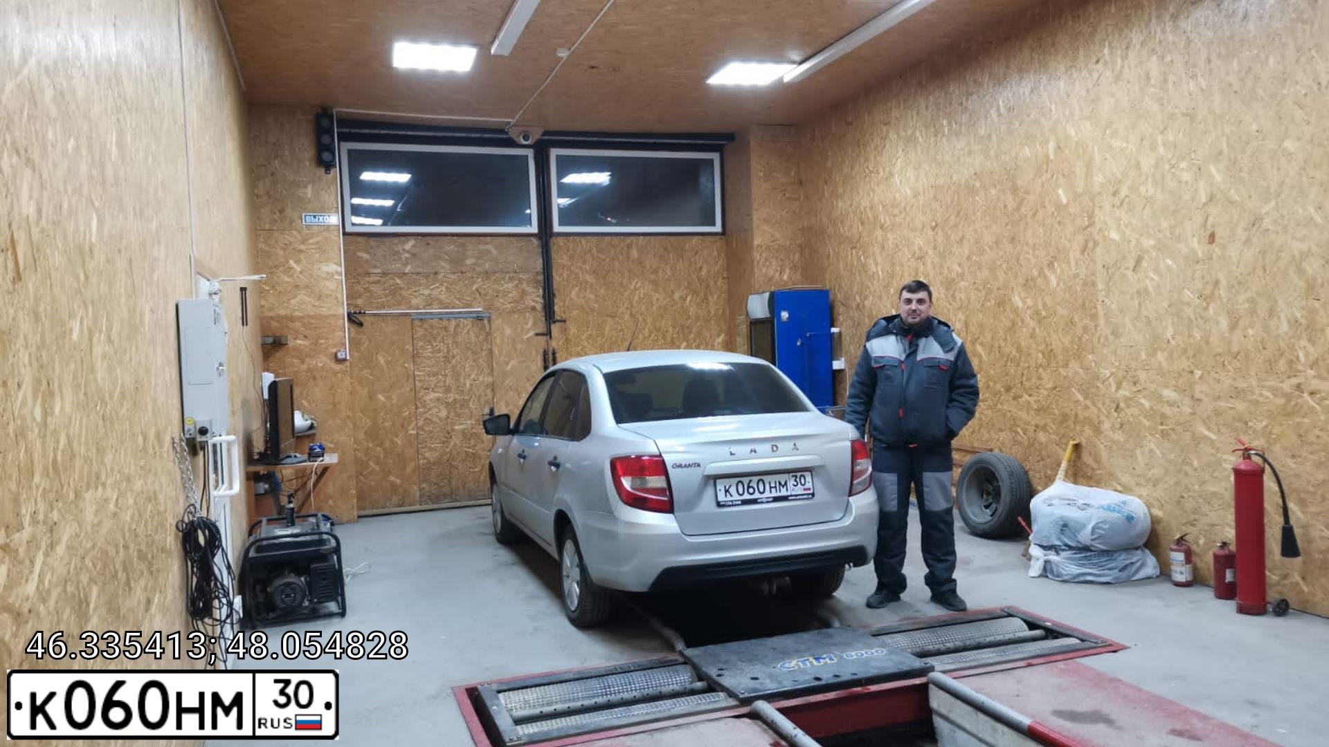 Фото автомобиля LADA 2190 GRANTA, 2018 — госномер К060НМ30. Цвет: Серебристый
