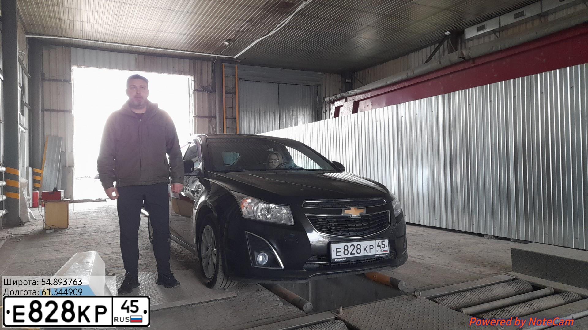 Фото автомобиля CHEVROLET CRUZE, 2012 — госномер Е828КР45. Цвет: ЧЕРНЫЙ МЕТАЛЛИК