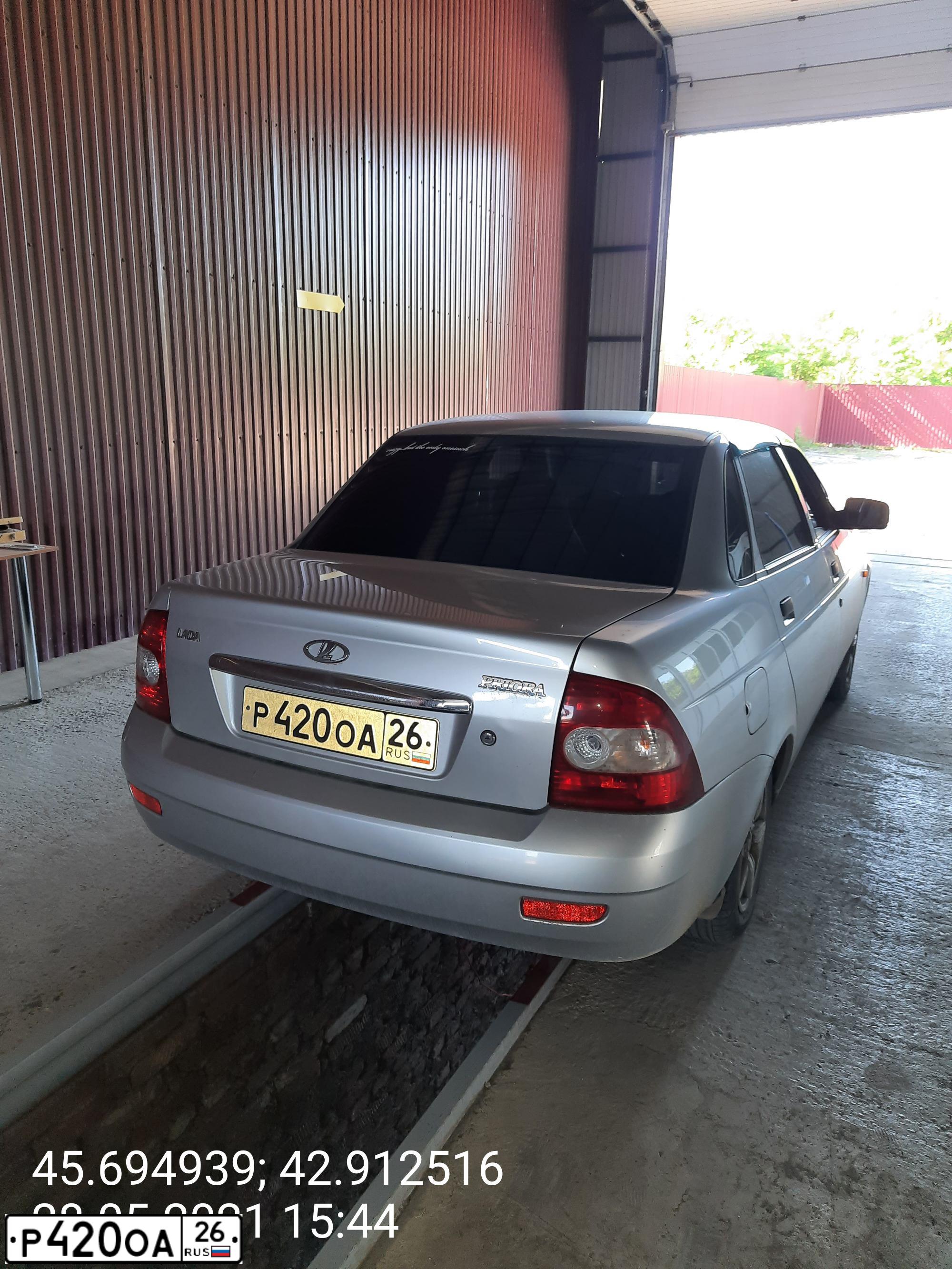 Фото автомобиля LADA 2170 PRIORA, 2007 — госномер Р420ОА26. Цвет: СВЕТЛО-СЕРЕБРИСТЫЙ МЕТАЛЛ