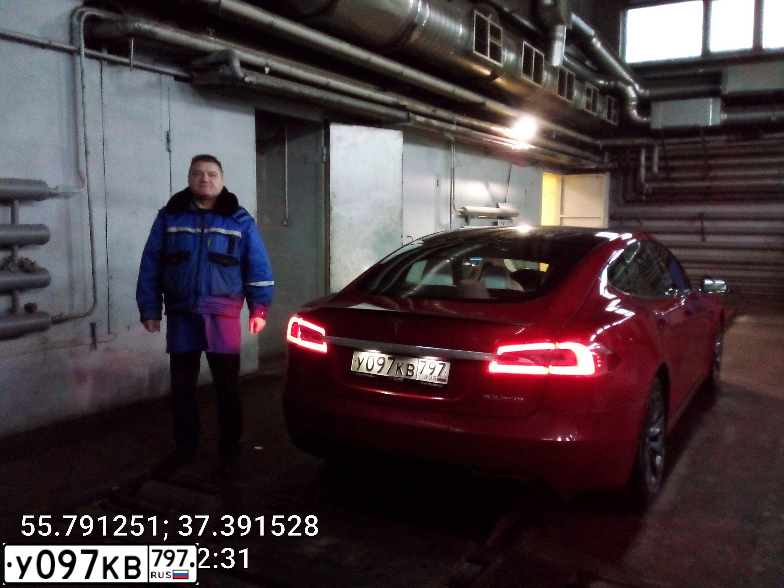 Фото автомобиля TESLA MODEL S, 2019 — госномер У097КВ797. Цвет: КРАСНЫЙ