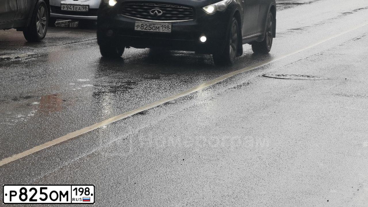 Фото автомобиля INFINITI QX70 /FX/, 2008 — госномер Р825ОМ198. Цвет: ЧЕРНЫЙ